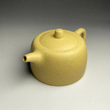 Load image into Gallery viewer, Benshan lüni Classic Jinglan Yixing Teapot, 本山绿泥井栏, 180ml
