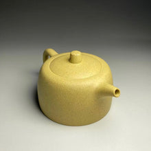 Load image into Gallery viewer, Benshan lüni Classic Jinglan Yixing Teapot, 本山绿泥井栏, 180ml
