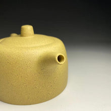 Load image into Gallery viewer, Benshan lüni Classic Jinglan Yixing Teapot, 本山绿泥井栏, 180ml
