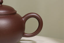 Load image into Gallery viewer, Lao Zini Little Shuiping Yixing Teapot, 老紫泥水平, 90ml
