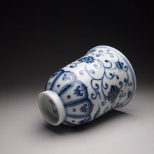 Load image into Gallery viewer, 100ml Tall Qinghua Flowers Fanggu Porcelain Teacup 耕隐闻香杯
