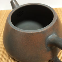 Load image into Gallery viewer, 170ml Nixing Teapot by Li Changquan
