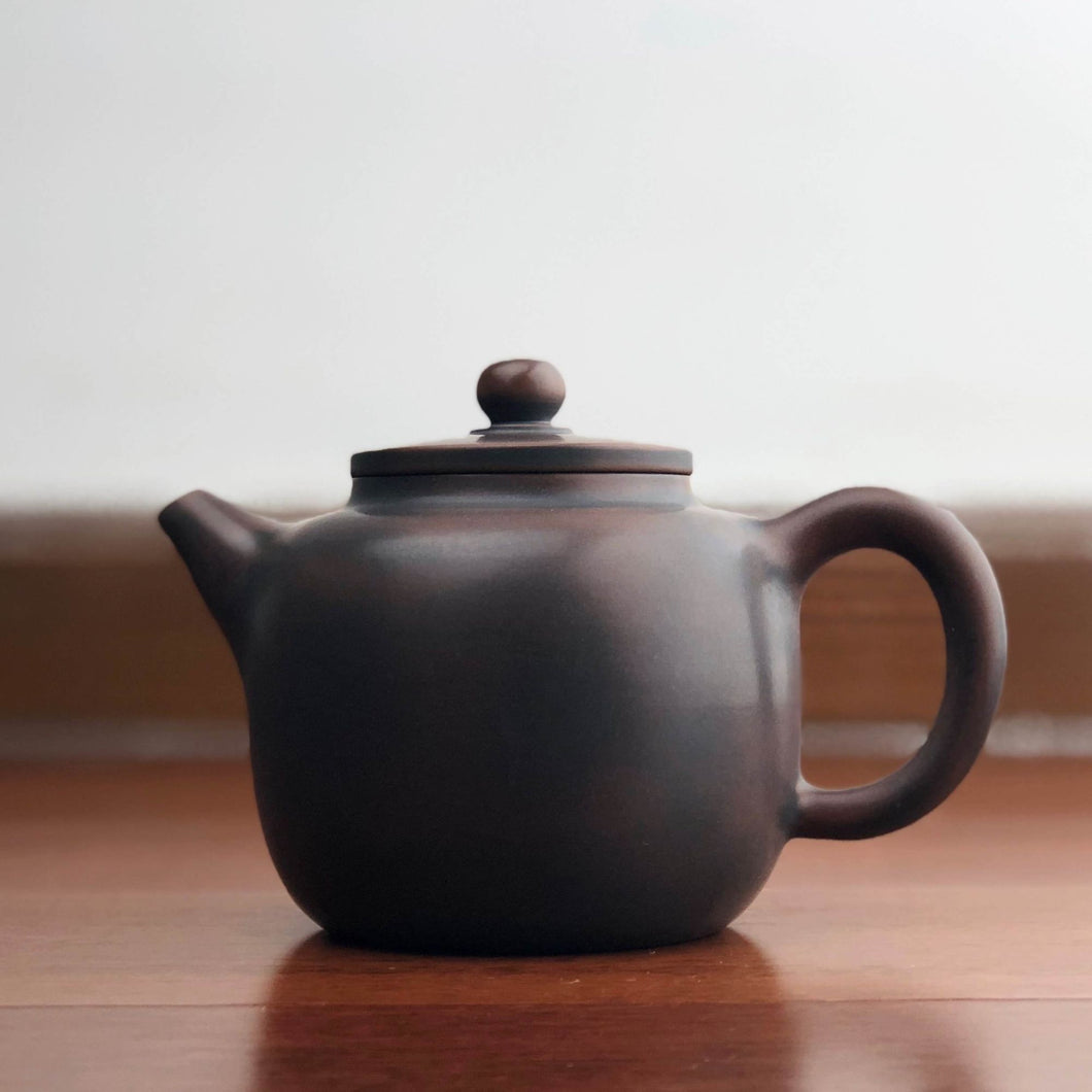 290ml Mulan Nixing Teapot by Zhou Yujiao