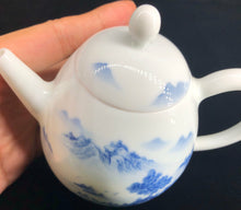 Load image into Gallery viewer, 200ml Qinghua Blue and White Painted Jingdezhen Porcelain Teapot
