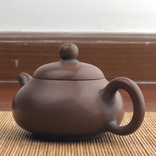 Load image into Gallery viewer, 120ml Hehuan Nixing Teapot by Li Changquan
