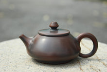 Load image into Gallery viewer, 80ml Shipiao Nixing Teapot 坭兴石瓢壶 by Zhou Yujiao

