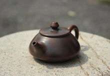 Load image into Gallery viewer, 80ml Shipiao Nixing Teapot 坭兴石瓢壶 by Zhou Yujiao
