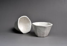 Load image into Gallery viewer, 98ml Ceramic White Horse白驹 Series hexagonal shape cup by Taoshan Studio 桃山房
