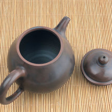 Load image into Gallery viewer, 160ml Pear Nixing Teapot by Li Changquan
