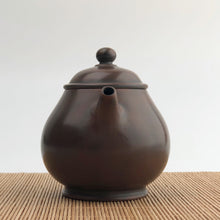 Load image into Gallery viewer, 160ml Pear Nixing Teapot by Li Changquan
