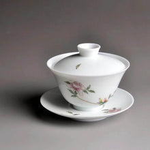 Load image into Gallery viewer, Flower Motif Youzhongcai Jingdezhen Porcelain Gaiwan, 171ml

