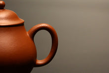 Load image into Gallery viewer, Zhuni Dahongpao 朱泥大红袍 Gaopan Yixing Teapot, 150ml
