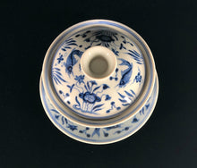 Load image into Gallery viewer, 176ml Fish and the Sea Qinghua Fanggu Jingdezhen Porcelain Gaiwan
