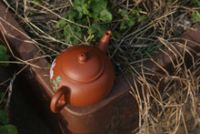 Load image into Gallery viewer, Zhuni 朱泥 Shuiping Yixing Teapot with Diancai Painting, 145ml
