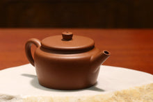 Load image into Gallery viewer, Zhuni 朱泥 Sangbian Yixing Teapot,  125ml
