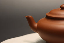 Load image into Gallery viewer, Zhuni 朱泥 Biandeng Yixing Teapot, 145ml
