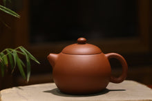 Load image into Gallery viewer, Zhuni HuangYingchun Style Xishi Yixing Teapot 朱泥黄寅春款西施 130ml
