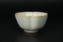Load image into Gallery viewer, 90ml Four Lobed Ruyao Sky Blue 天青 Tea Cup
