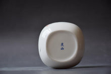 Load image into Gallery viewer, Peaches Motif Large Blanc de Chine Porcelain Tea Caddy (Wooden Lid), 600ml

