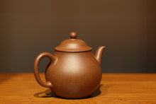 Load image into Gallery viewer, Jiangponi 降坡泥 Gaopan Yixing Teapot, 175ml
