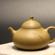 Load image into Gallery viewer, Benshan duanni 本山段泥 Melon Yixing Teapot with Bird Carving, 200ml
