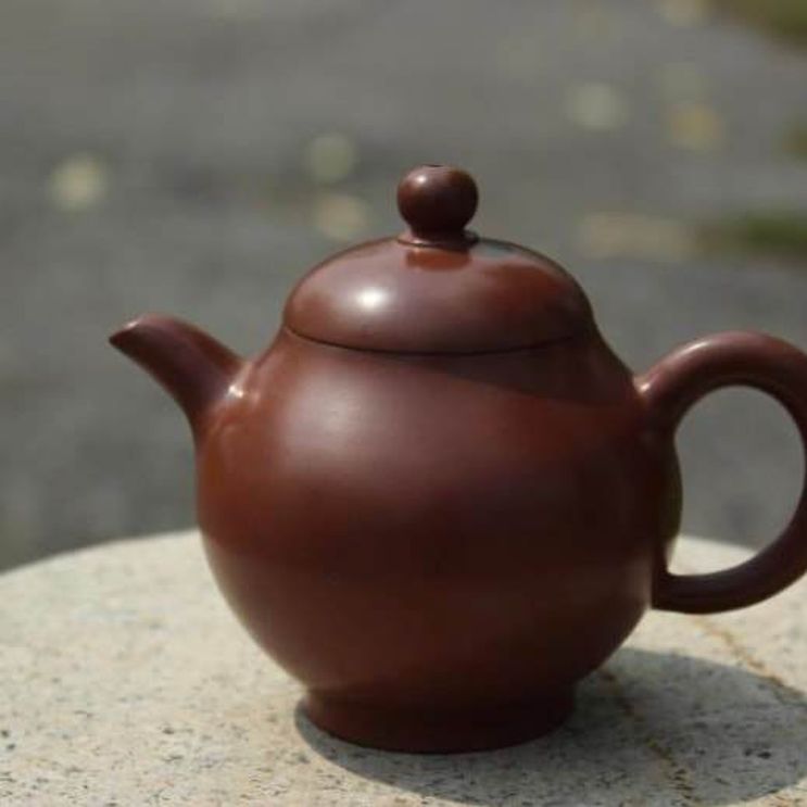 225ml Tall Pear Nixing Teapot by Li Wenxin