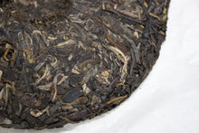 Load image into Gallery viewer, 2017 Spring Tianming 18th Anniversary MANZHUAN Raw Pu&#39;er Tea Cake

