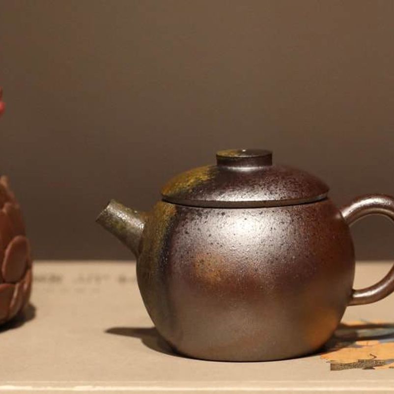 Wood Fired Julunzhu 巨轮珠 Yixing Teapot, Dicaoqing clay, 130ml