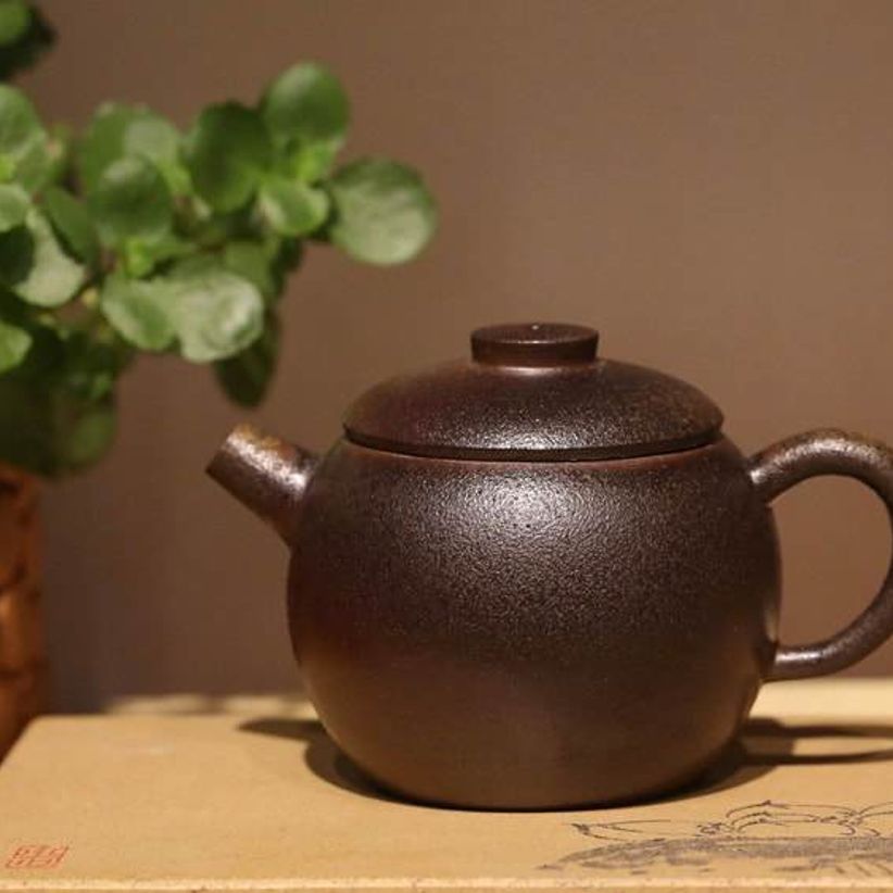 Wood Fired Julunzhu 巨轮珠 Yixing Teapot, Dicaoqing clay, 130ml