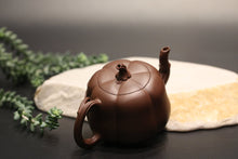 Load image into Gallery viewer, 范爱娟作品-全手工南瓜壶四号井底槽青 Fully Handmade Dicaoqing Pumpkin Yixing Teapot by Fan Aijuan, 250ml
