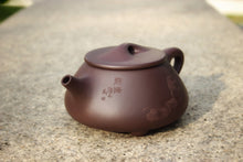 Load image into Gallery viewer, Dicaoqing 底槽青 Shipiao Yixing Teapot with Carving of the Sea holds all Rivers 海纳百川, 450ml
