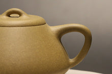 Load image into Gallery viewer, Benshan duanni 本山段泥 ManSheng Shipiao Yixing Teapot, 190ml
