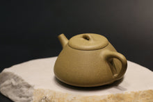 Load image into Gallery viewer, Benshan duanni 本山段泥 ManSheng Shipiao Yixing Teapot, 190ml
