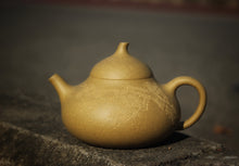 Load image into Gallery viewer, Benshan duanni 本山段泥 Melon Yixing Teapot with Pine Tree Carving 210ml
