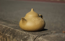 Load image into Gallery viewer, Benshan duanni 本山段泥 Melon Yixing Teapot with Pine Tree Carving 210ml
