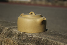 Load image into Gallery viewer, Benshan duanni 本山段泥 Jinglan Yixing Teapot, 210ml
