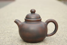 Load image into Gallery viewer, 125ml Duoqiu Nixing Teapot by Zhou Yujiao
