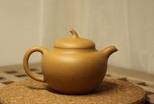 Load image into Gallery viewer, Huangjin Duan 黄金段 Qieduan Yixing Teapot, 180ml
