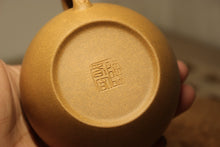 Load image into Gallery viewer, Huangjin Duan 黄金段 Qieduan Yixing Teapot, 180ml
