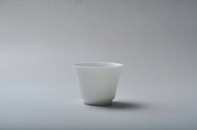 Load image into Gallery viewer, 60ml Horseshoe Shape Tianbai  Jingdezhen Porcelain Cup
