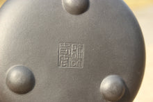 Load image into Gallery viewer, Heini (Wuhui Dicaoqing) Shipiao Yixing Teapot, 焐灰底槽青壶，220ml

