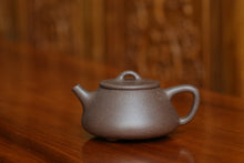 Load image into Gallery viewer, TianQingNi Shipiao Yixing Teapot, 天青泥石瓢壶, 100ml
