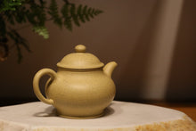 Load image into Gallery viewer, Zhima lüni Panhu Yixing Teapot, 芝麻绿泥潘壶, 110ml
