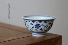 Load image into Gallery viewer, 110ml Flower Pattern Qinghua Jingdezhen Porcelain Wide Teacups

