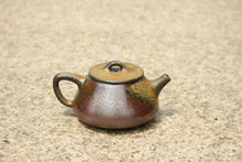 Load image into Gallery viewer, Wood Fired Shipiao Yixing Teapot, Dicaoqing clay, 柴烧底槽青石瓢壶, 110ml
