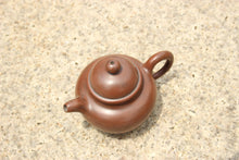 Load image into Gallery viewer, 180ml Duozhi Nixing Teapot by Li Changquan
