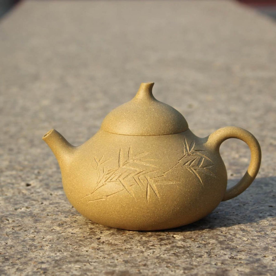 Benshan duanni 本山段泥 Melon Yixing Teapot with Carvings of Bamboo, 200ml