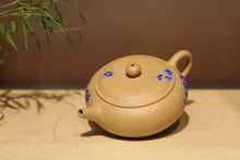 Load image into Gallery viewer, Zhima lüni Xiangyu Yixing Teapot with Diancai Painting, 点彩芝麻绿泥香玉壶,  100ml

