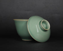 Load image into Gallery viewer, 125ml Celadon Porcelain Gaiwan from Jingdezhen
