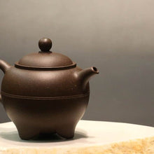 Load image into Gallery viewer, TianQingNi Sudai Yixing Teapot, 天青泥素带壶, 200ml
